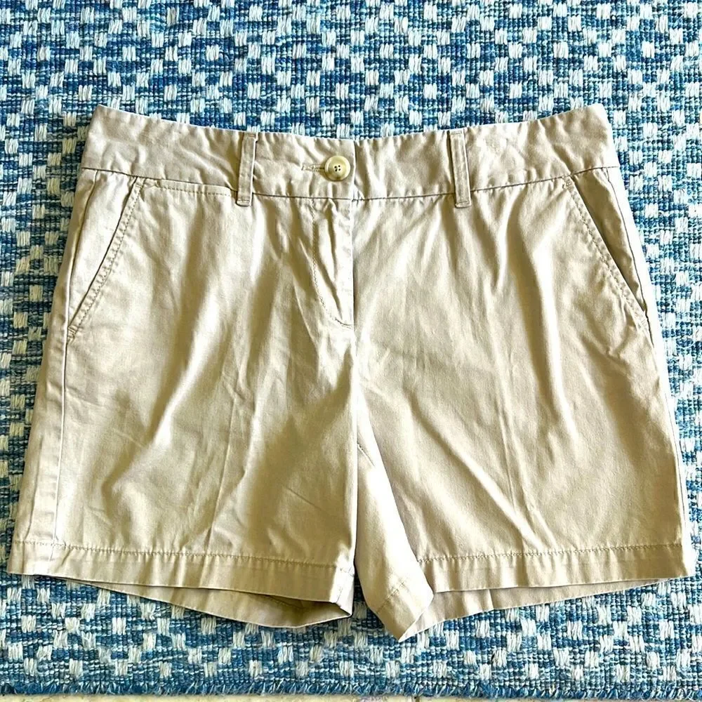Ann Taylor LOFT Women’s 4 Classic Khaki Sun-soaked Shorts with Pockets